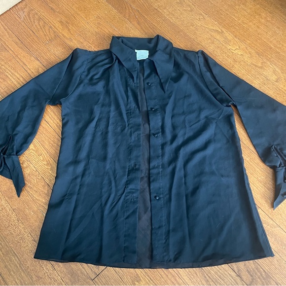 henri bendel Tops - 🖤Henri Bendel Blouse